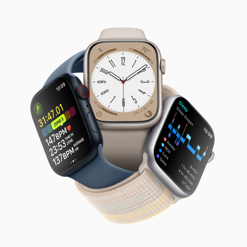 三款 Apple Watch 设备并排展示体能训练 App 中的心率区功能、全新“大都会”表盘以及睡眠阶段。