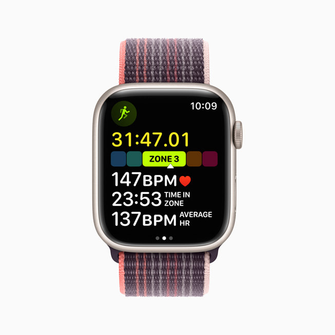 Apple Watch Series 8 显示体能训练 App 中的心率区间视图