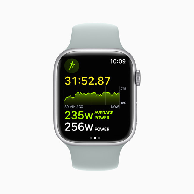 Apple Watch Series 8 显示体能训练 App 中的跑步功率视图