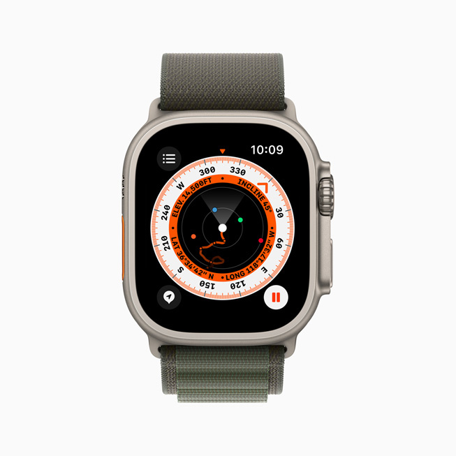 Apple Watch Ultra 显示“指南针航点”界面。