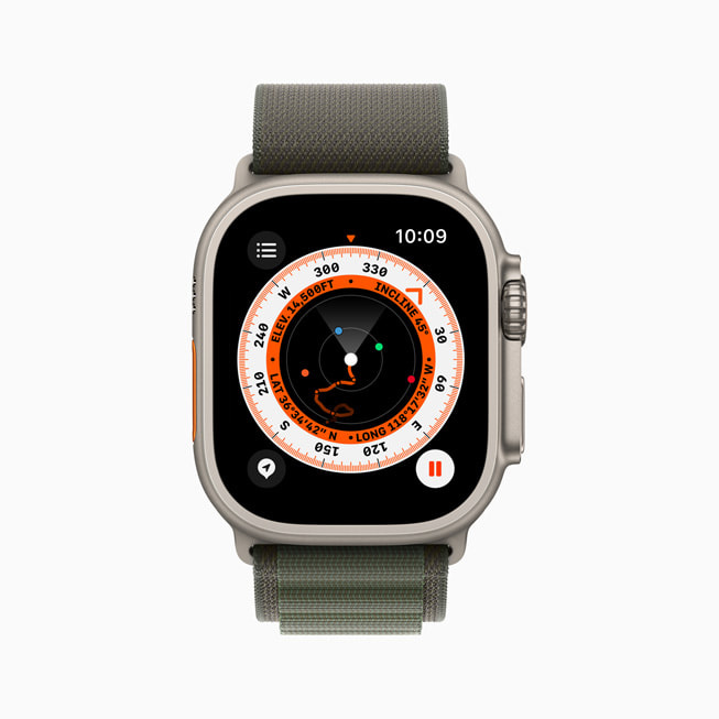 重新设计的指南针 App 在 Apple Watch Ultra 上显示全新航点功能。