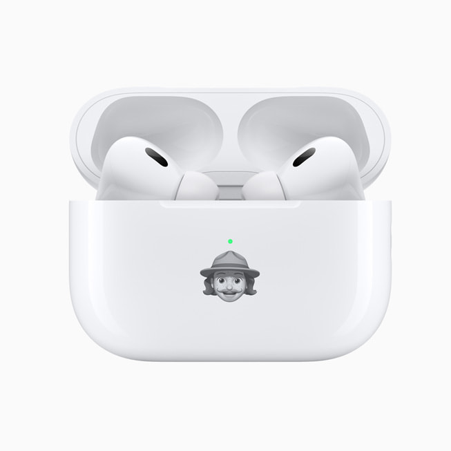 配有个性化拟我表情镌刻的 AirPods Pro。